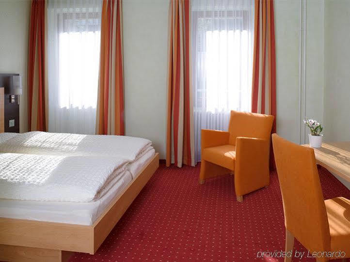 Boutique Und Bier Hotel Des Alpes Fiesch Room photo